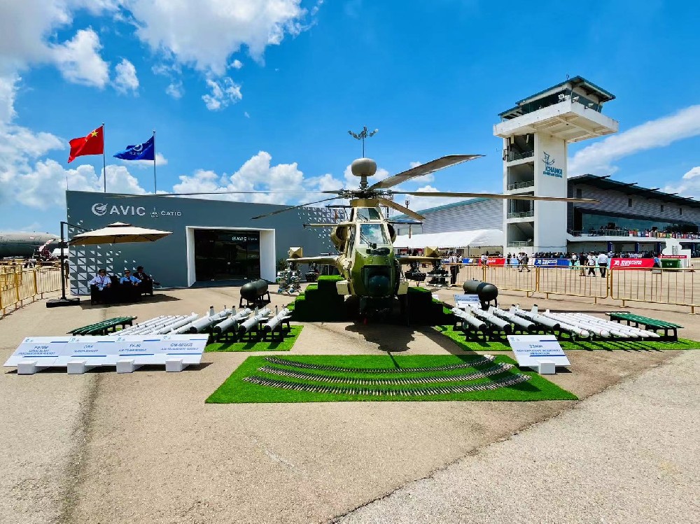 2024新加坡航空展-无锡华鹰升降杆的探索之旅